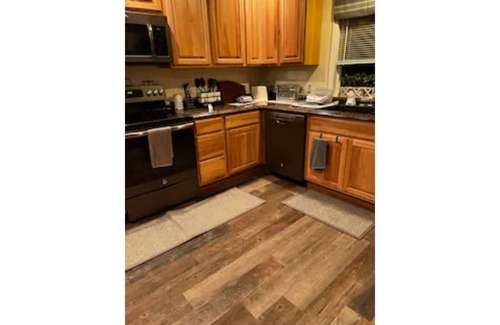 Clifton Park House | Cheerful 3 bedroom home close to everything!