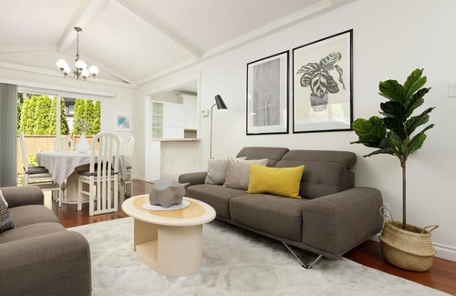 Burnaby House | Cheerful 3 BR beautiful house