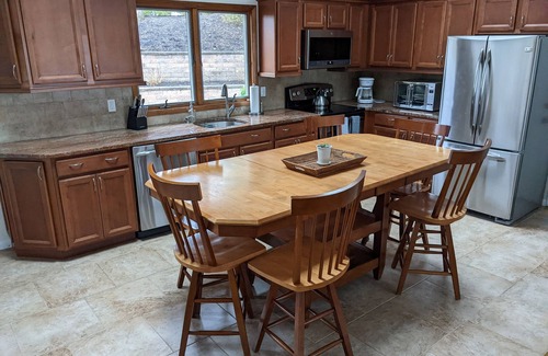 Wading River House | Cheerful 4-bedroom pool house in the North Fork near all