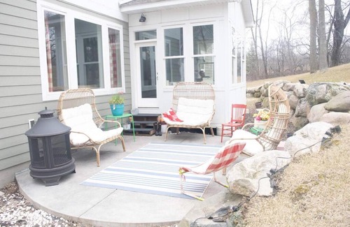 Minnetonka Villa | Cheerful 5 bedroom with indoor fireplace