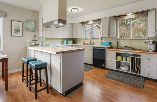 Snohomish House | Cheerful family home 1/2 mile from downtown