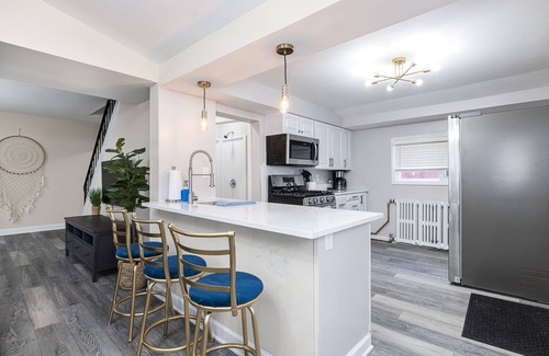 Merriam Park House | Cheerful Home by Allianz Field w/Patio & Parking