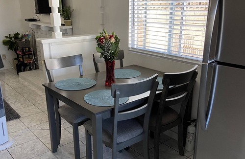 Harbor House | Cheerful Home Carson near LA attractions SoFi, LAX, Long Beach Port