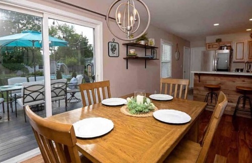 Niles House | Cheerful home-Niles. 5 Miles to Notre Dame, 25-30 Miles to Lake Mich Beaches