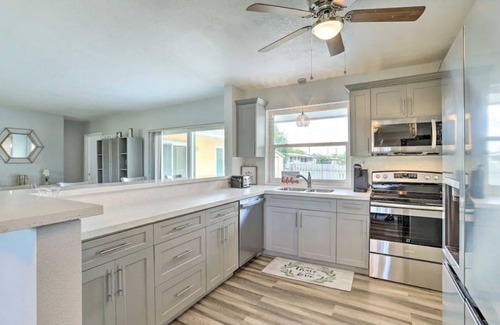 Golden Glades House | Cheerful Miami Escape w/Lake Access