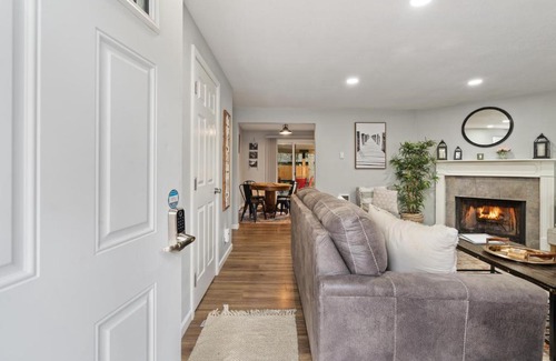 Evergreen House | Cheerful one level home with Hot Tub and Beautiful Yard