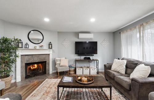 Evergreen House | Cheerful one level home with Hot Tub and Beautiful Yard