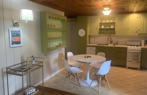 Port Austin Cottage | Cheerful Port Austin Cottage, short walk to the Beach!