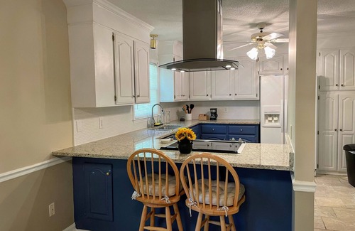Harbison House | Cheerful & Spacious 3 Bedroom Home