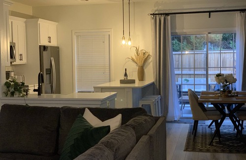 Johns Creek House | Cheerful town home with private patio, close to downtown Alpharetta.