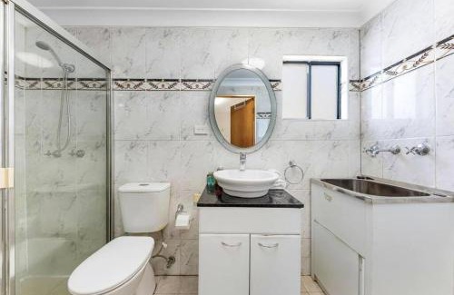 Lewisham Apartment | Cheerful Two Bedroom house
