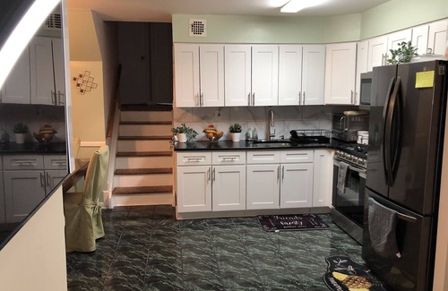 Canarsie House | Chekells Cozy 2 Bedroom ground fl