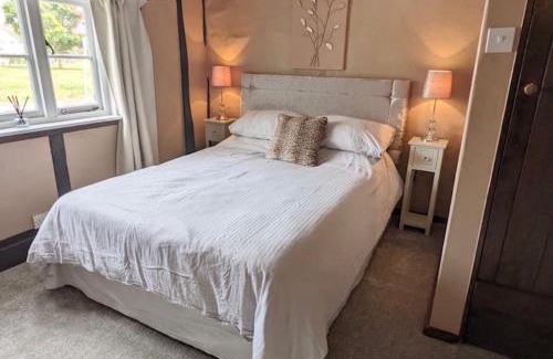 Great Leighs House | Chelmsford Cottage Homestay Free Parking Fab Garden