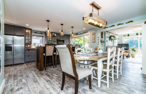 Lyndon Township House | Chelsea Lake House, Game Room, & Pontoon-rental