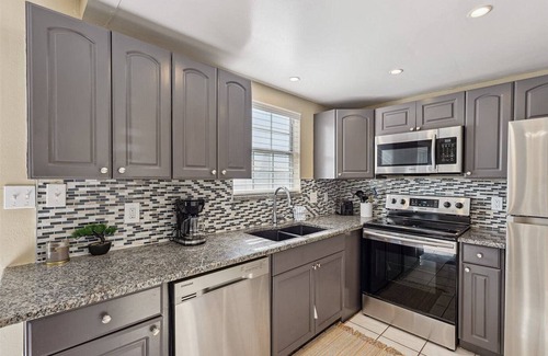 Cape Caneveral Beach Gardens House | Cherie Down Townhome W/Patio, Balcony, BBQ Grills, Fire Pit & 5 Minute Walk to the Beach! ποΈ
