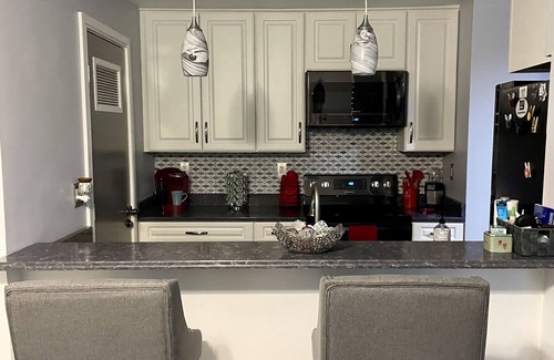 West Dover Condo | CheRob’s Chalet @ Seasons Mount Snow Two Bedroom Condo with amenities!