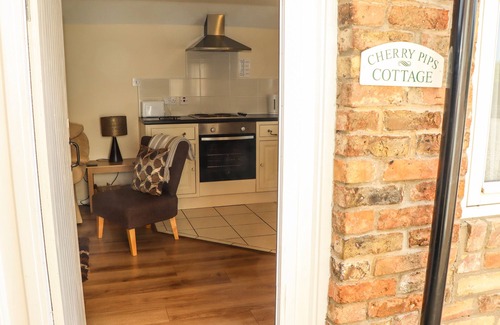 Louth Cottage | CHERRY PIPS, pet friendly, with a garden in Saltfleetby
