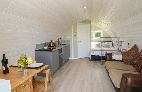Lyth Hill Cottage | CHERRY POD, pet friendly, character holiday cottage in Meole Brace