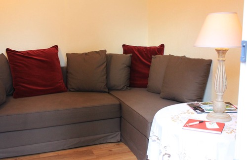 Dennevy Bed & Breakfast | Cherry Suite @ Calme au Canal du Centre