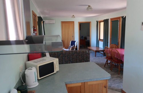 Lilydale Cottage | Cherry Top Accommodation - Cherry Top