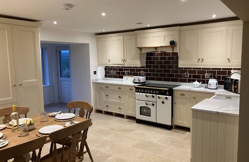 Port Logan Cottage | CHERRY TREE COTTAGE, pet friendly, with a garden in Sandhead