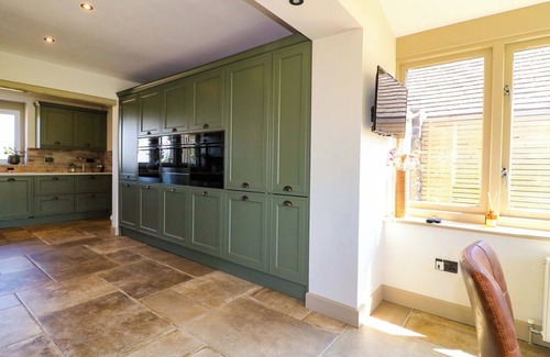 Stonedge House | CHERRY TREE FARM, family friendly, with hot tub in Chesterfield