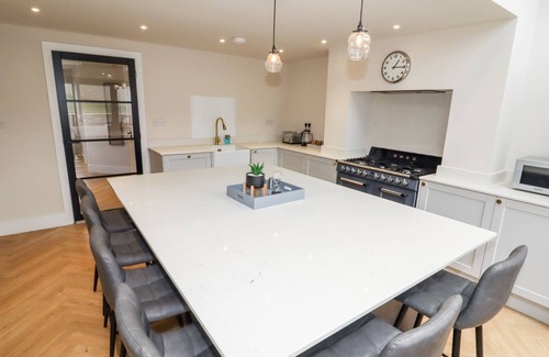 Buxton Cottage | CHESHIRE VIEW, pet friendly, character holiday cottage in Buxton
