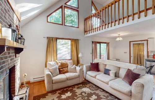 Lake Ariel House | Chestnut Hill Hideaway