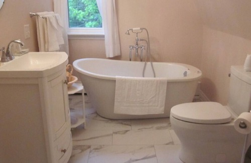 Anne's Land Bed & Breakfast | Chestnut Lane Bed & Breakfast - The Rose Room