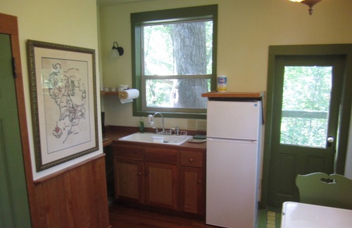 Millfield Cottage | Chestnut Ridge Treehouse. Peaceful remote getaway just minutes from town.