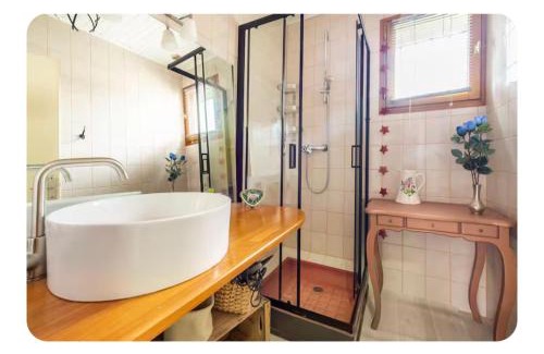 Varces-Allieres-et-Risset House | Chez Claire - Immense chambre, salle de bain indépendante réservée aux voyageurs, quartier calme, cour privée
