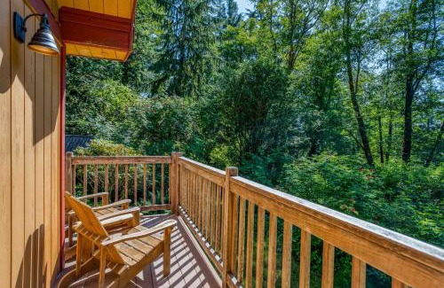 Cloverdale House | Chez Nous Chalet - Meredith Lodging