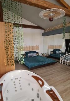 Marmande Bed & Breakfast | CHEZ PAM agréable chambre d’hôte pour les amoureux