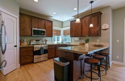 Newberg House | Chez Pinot Vino! A Great 3 bed/2.5 bath Family Home - Pet Friendly