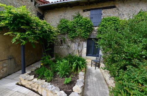 Saint-Martin-l'Ars Bed & Breakfast | Chez Pique-Fesse Chambre d'hote