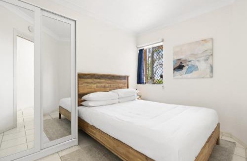 Bridgeman Downs Apartment | Chic 1-Bed Escape with Parking Bridgeman Downs