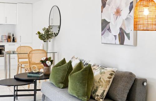 Bridgeman Downs Apartment | Chic 1-Bed Escape with Parking Bridgeman Downs