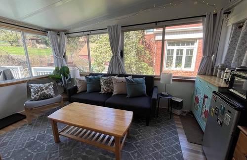 Forest Hills Apartment | Chic 1-bedroom apartment with WiFi, AC in brilliant Pittsburgh