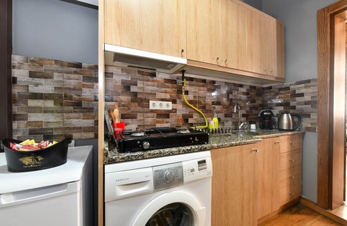 Galata Apartment | Chic 1-bedroom apartment with WiFi, AC in amazing Istanbul