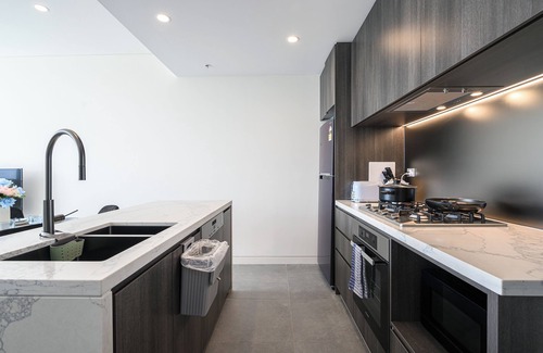 Lidcombe Apartment | Chic 1-bedroom apartment with WiFi, fitness room in amazing Lidcombe