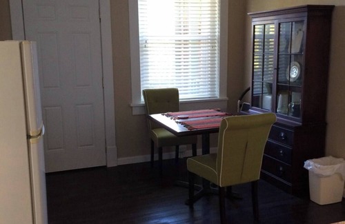 Forest Hills Apartment | Chic 1-bedroom with WiFi and AC in awesome Pittsburgh