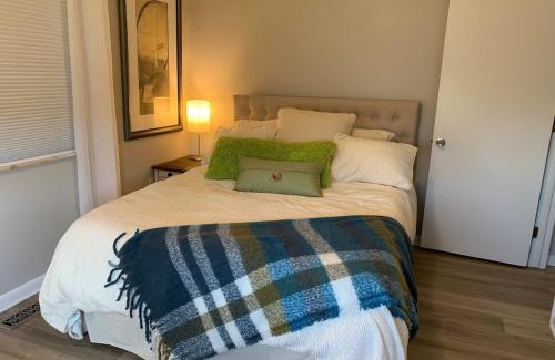 Kettering Apartment | Chic 1br Retreat Prime Location & Mod