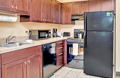 Florida Central Atlantic Coast Apartment | Chic 1BR Suite w Pool & Hot Tub near Universal