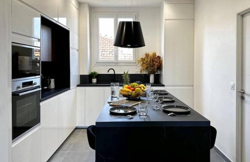 Saint-Sylvestre Apartment | Chic 2 Bedroom, 4-6 pers, Garage, Renovated, AC, Wi-Fi, Tram