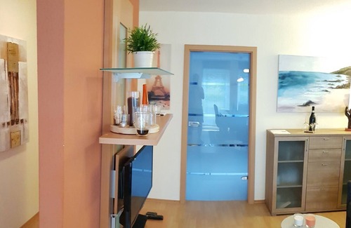 Saulheim Apartment | Chic 2-room basement apartment with a separate entrance in the family home