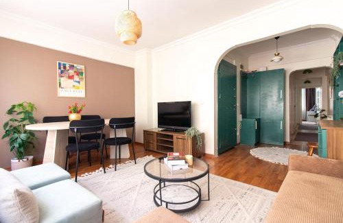 Moda Apartment | Chic 2BR Gem on Moda Iconic Antiques Street