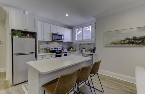 Midtown Apartment | Chic 2BR Midtown Retreat: Your Gateway to Memphis Magic!n