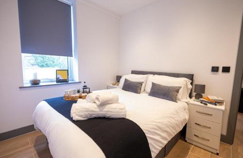 West Finchley Apartment | Chic 2King BD Apt London with Ensuite & Pull Out Bed