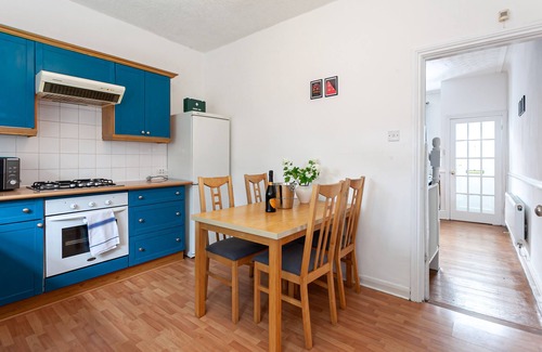Offerton House | Chic 3 Bed House w/backyard - 9 mins from Manchester Centre