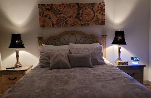 Hespeler House | Chic 3 Bedroom Casita w/ free parking, EV charger